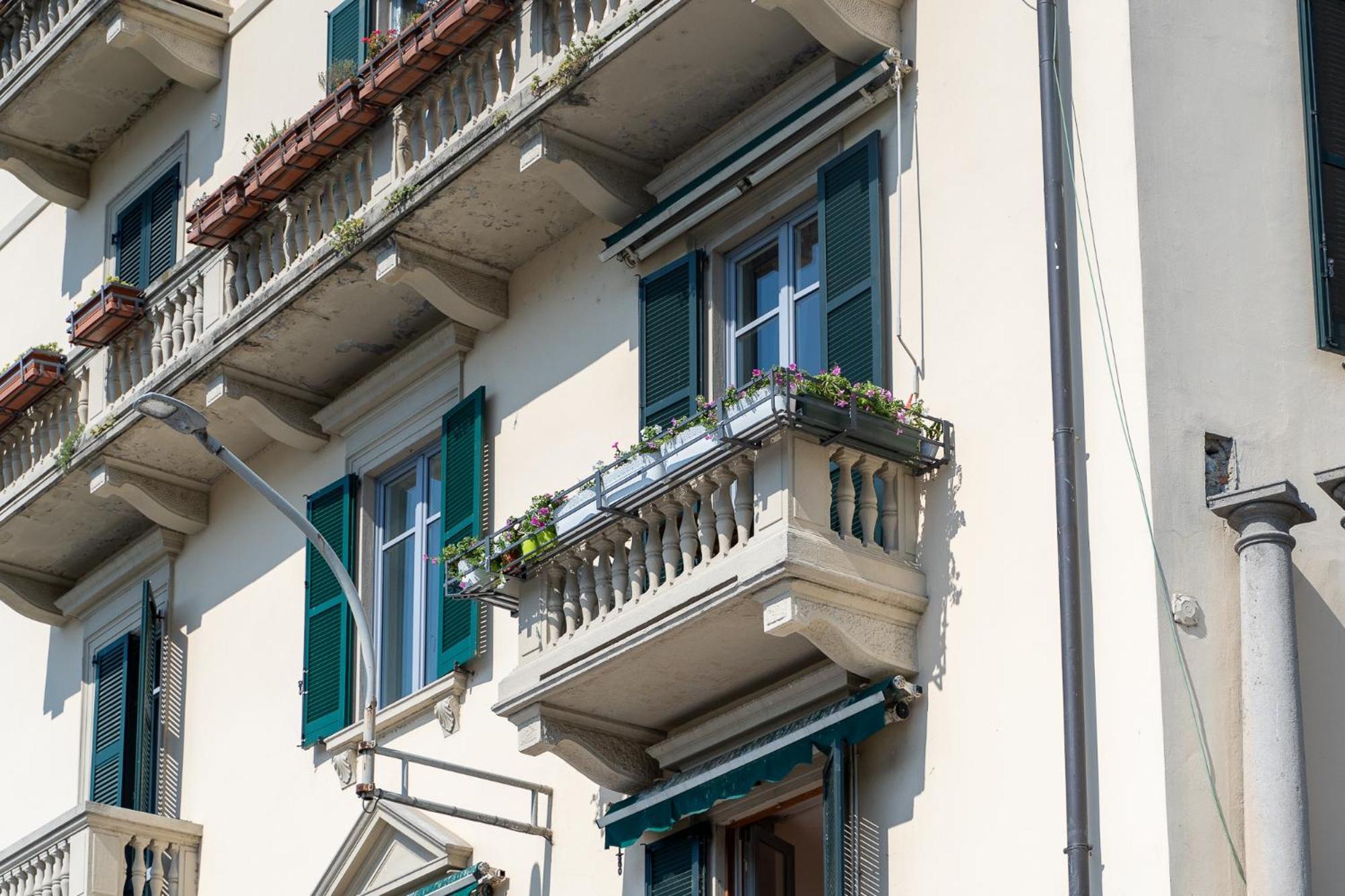Appartamento Esclusivo Fronte Lago, In Centro A Como Con Garage Exterior foto