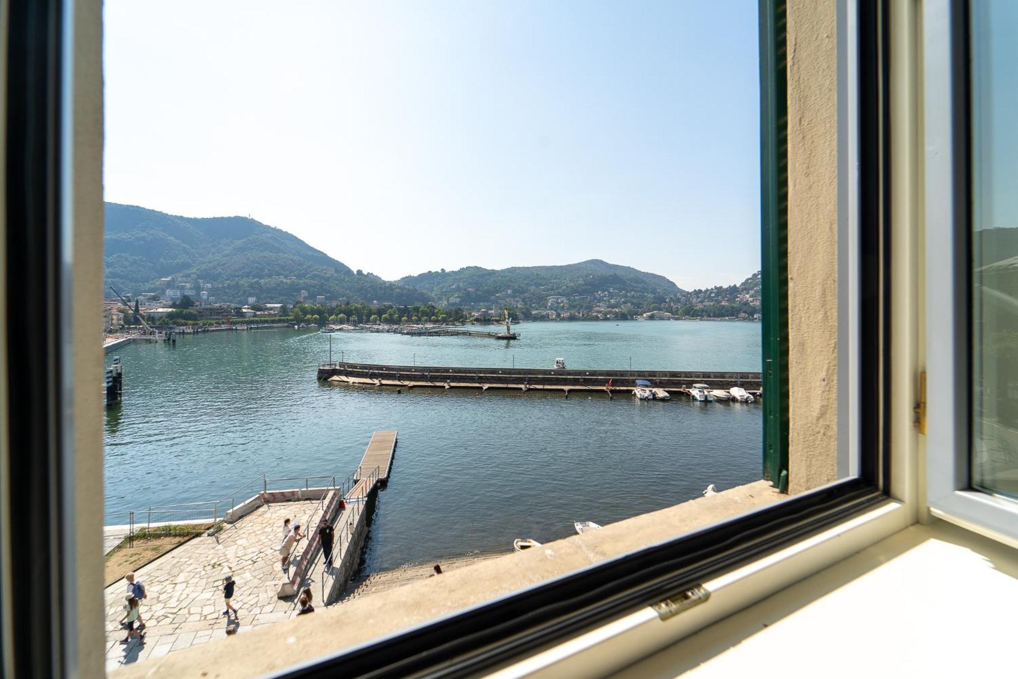 Appartamento Esclusivo Fronte Lago, In Centro A Como Con Garage Exterior foto